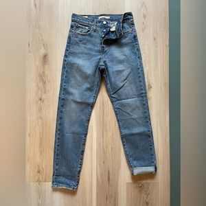 Brand New: Levi’s Wedgie Icon Jean in size 25